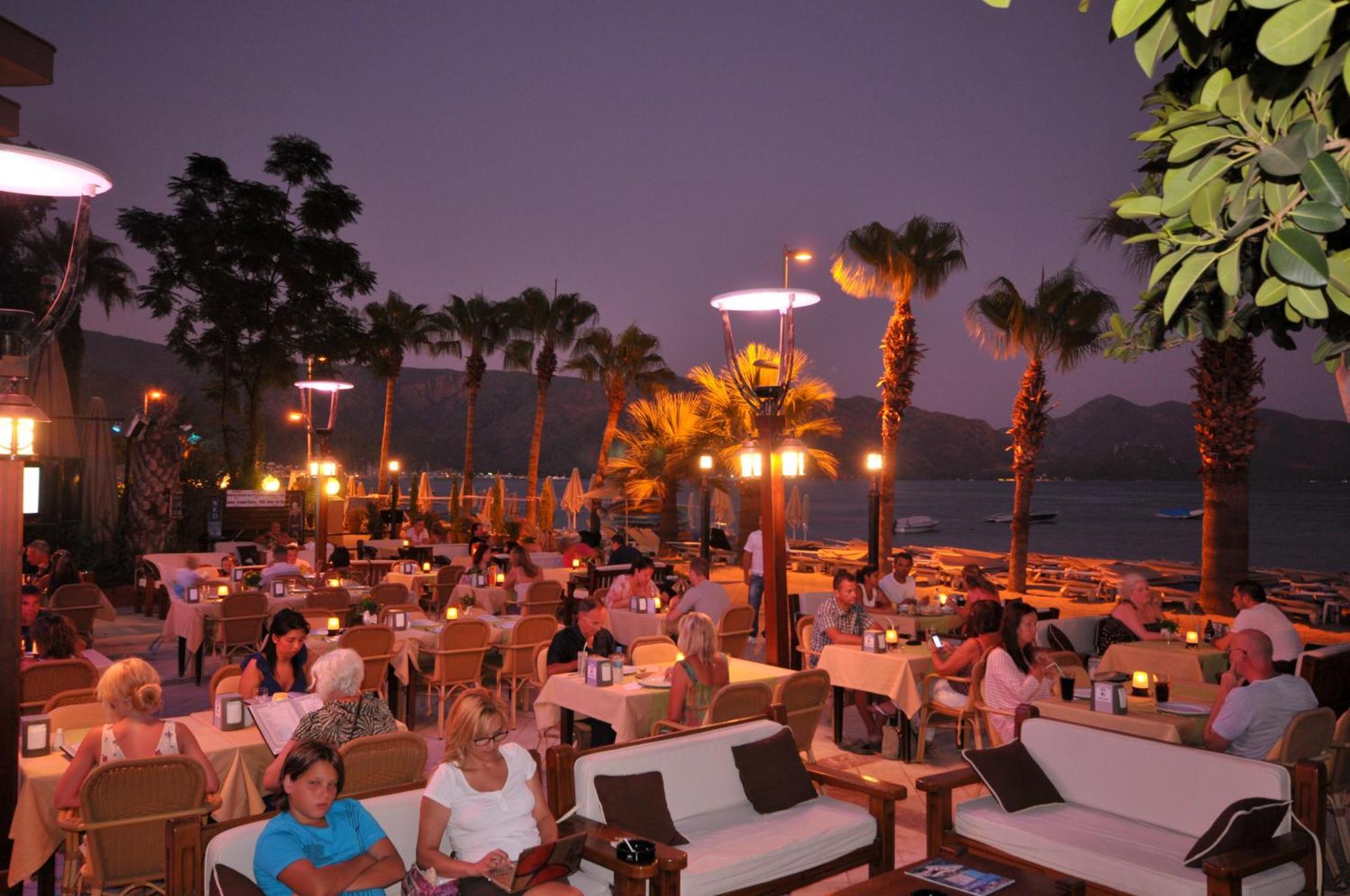 Maris Beach Hotel มาร์มาริส ภายนอก รูปภาพ