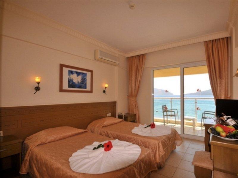 Maris Beach Hotel มาร์มาริส ภายนอก รูปภาพ