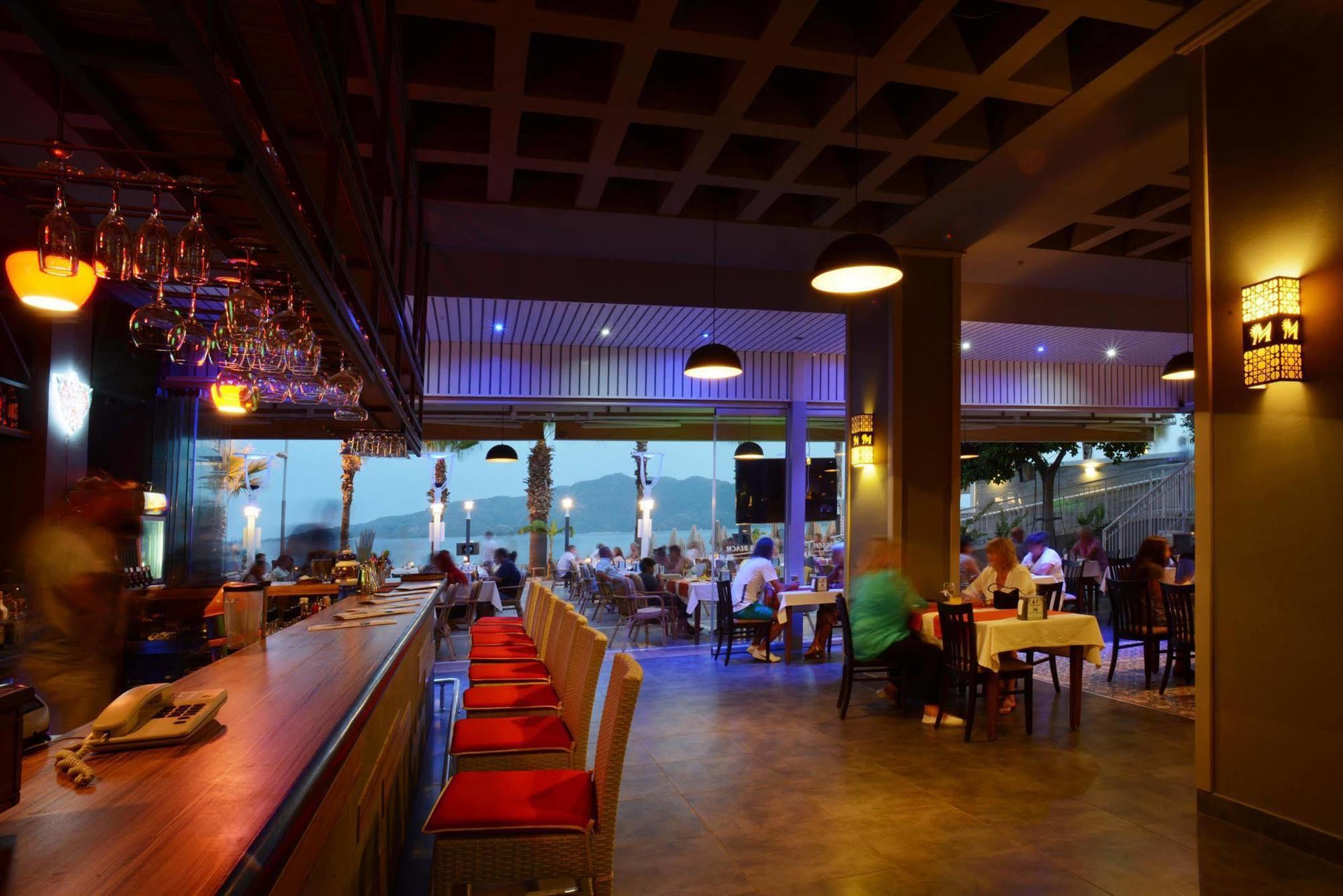 Maris Beach Hotel มาร์มาริส ภายนอก รูปภาพ