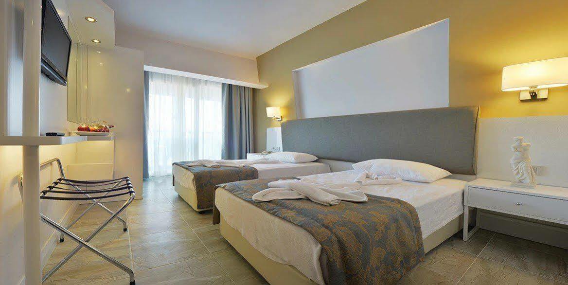 Maris Beach Hotel มาร์มาริส ภายนอก รูปภาพ